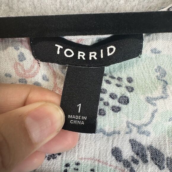 TORRID Plus 1X Gauze Roll Tab Sleeve Tunic Floral Open From Cardigan Waterfall - Picture 9 of 12